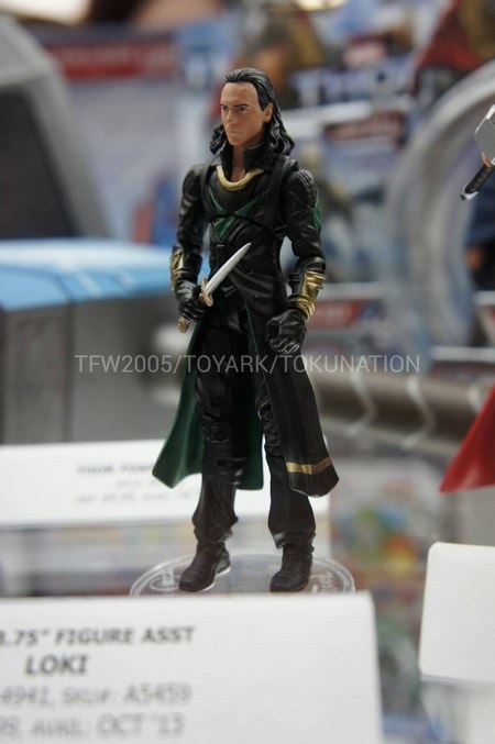 Thor Sötét világ promókép és figurák 02