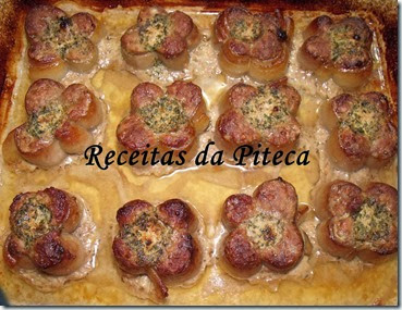 Popiettes com manteiga, alho e ervas assadas no forno Popiettes com manteiga, alho e ervas assadas no forno