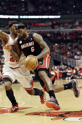 James Debuts new LeBron X PS Elite Away PE as Heat Grab 3 1 Lead lebron james nba 130513 mia at chi 02 game 4 James Debuts new LeBron X PS Elite Away PE as Heat Grab 3 1 Lead