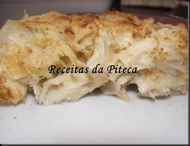 Massa de bacalhau no forno-empratado perto Massa de bacalhau no forno-empratado perto