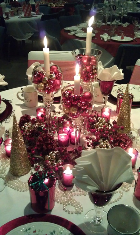 [Red%2520and%2520gold%2520tablescape%252012.11.15%255B3%255D.jpg]