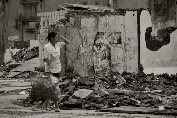 Habitations détruites à Shanghai - La récolte de gravas
