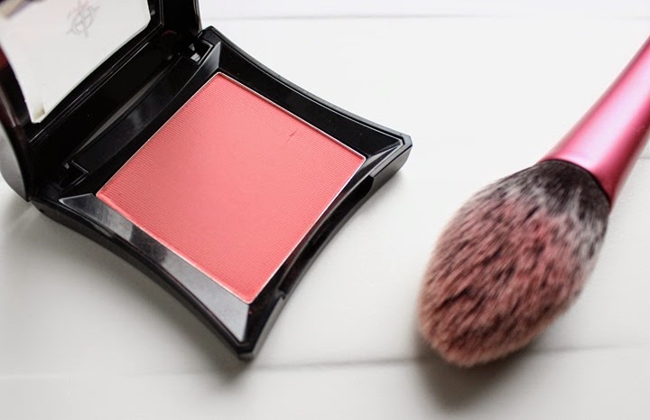 illamasqua blusher in hussy swatch review