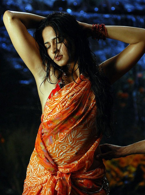 [anushka%2520new%2520veryhot%2520pic1%255B3%255D.jpg]