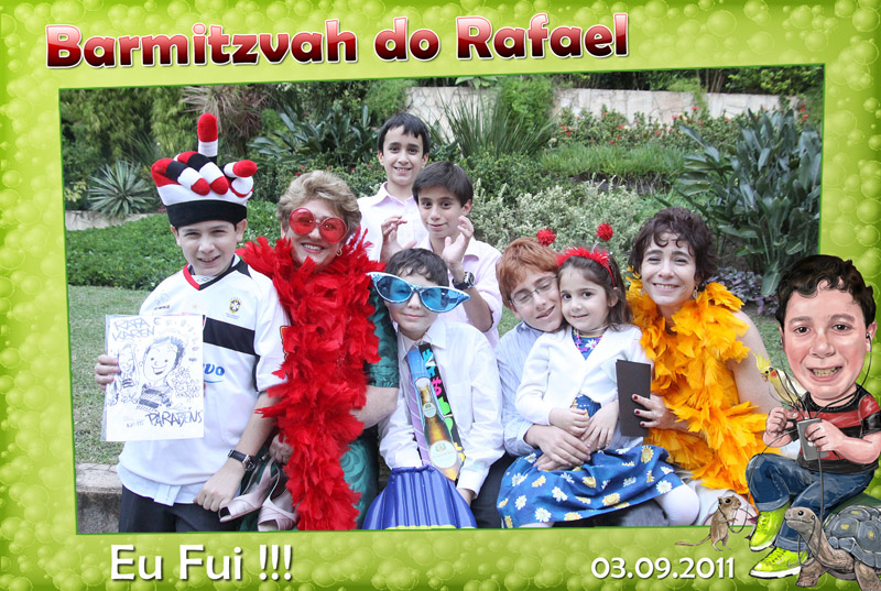 Fotos de Rafael - 03.09.11. Foto numero 003 da Social Click Fotografia Digital, do Rio de Janeiro, RJ, que faz fotos divertidas, fotos malucas, fotos com fantasias, fotos na hora, fotografia maluca, fotografia divertida com molduras personalizadas. foto digital brinde casamento victor miguel divertida maluca rosana dana para aniversario camarim fotos divertidas malucas animadas animado de fotógrafo quinze anos 15