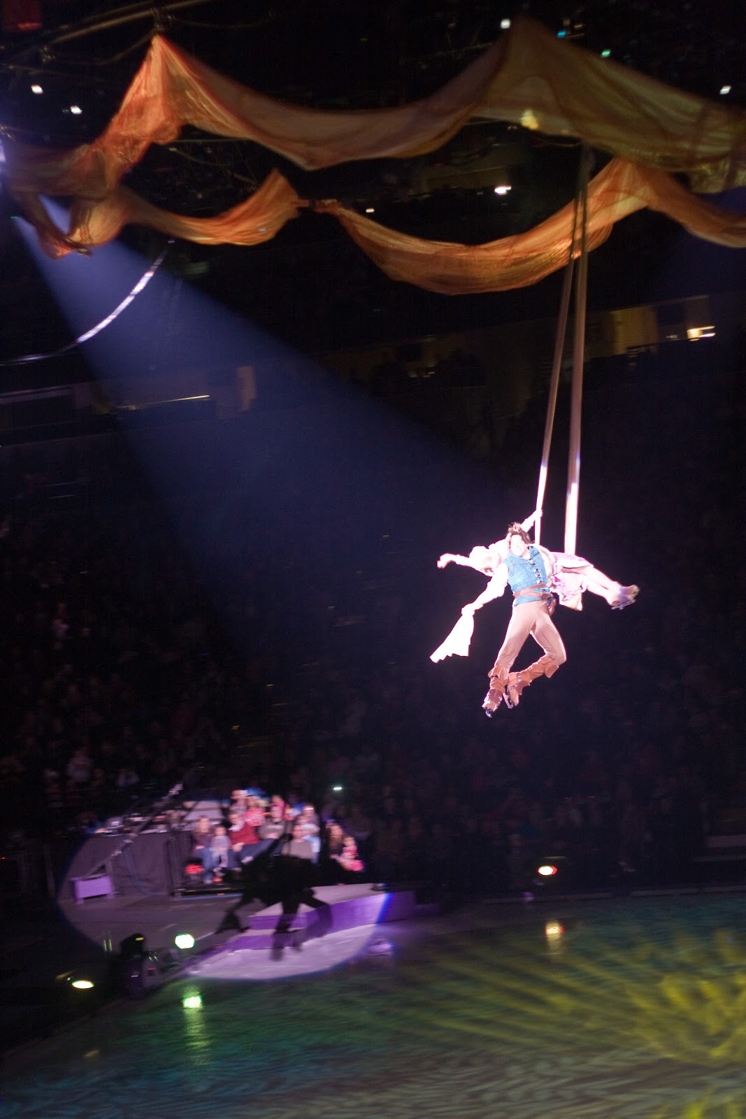 [12.7.12%2520-%2520tangled%2520rapunzel%2520and%2520flynn%2520flying%25202%255B4%255D.jpg]