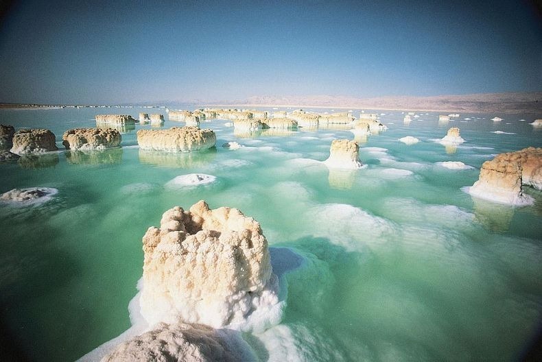 الترسبات الملحية في البحر الميت بأشكال مدهشة ومذهلة  Dead-sea-salt-crystals-1%25255B2%25255D