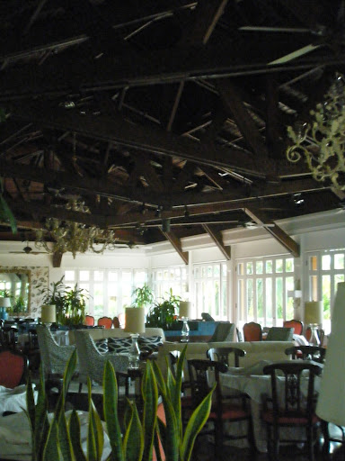Coral Grill restaurant was absolutely stunning. The graphic black and white wallpaper was a dramatic contrast to the wooden ceiling beams. It'd be such a beautiful place for a wedding reception!
