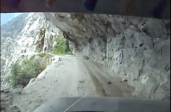 Ônibus no Himalaia 02