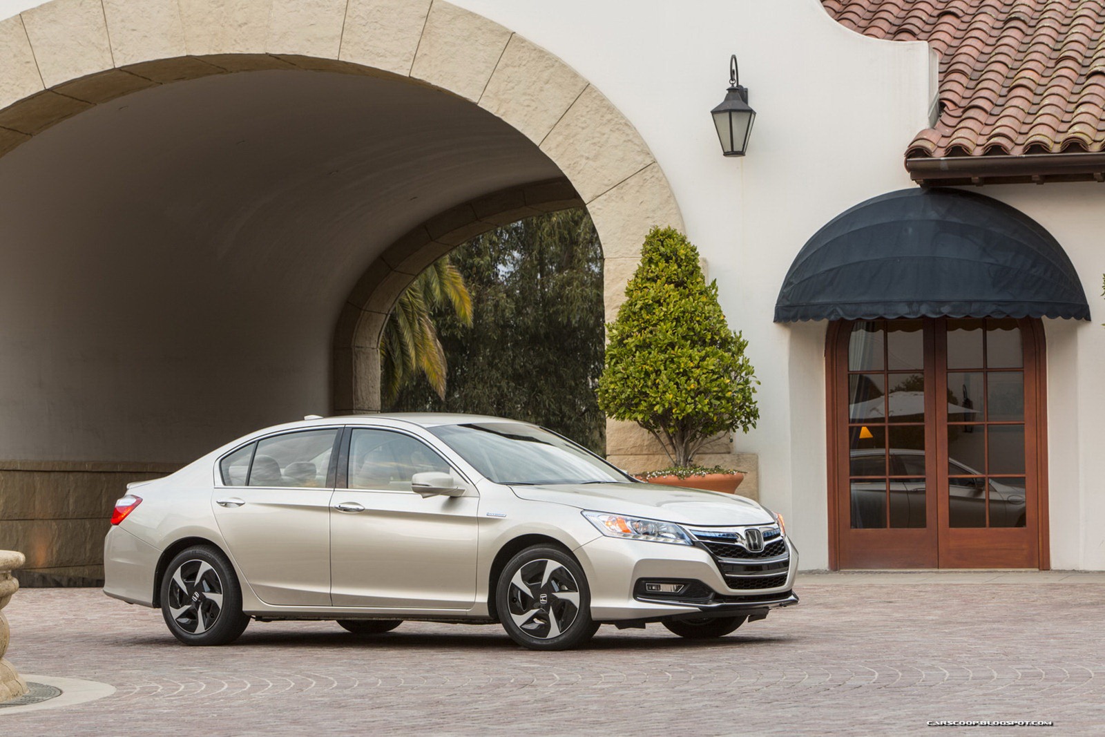 [2014_Honda_Accord_PHEV_209_%255B2%255D.jpg]