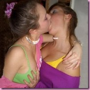 girlfriend kiss2