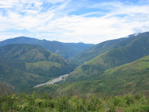 Les Andes et la vallée du Rio Coroico. 10 janvier 2004. Photo : H. Bloch