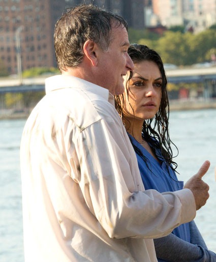 Mila Kunis és Robin Williams Brookylnban dühöng 02