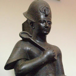 59 - Otra estatua sedente de Ramses II