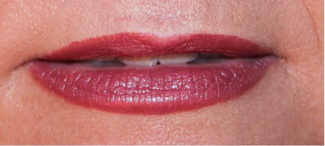 Revlon Super Lustrous Lipstick Icy Violet lips