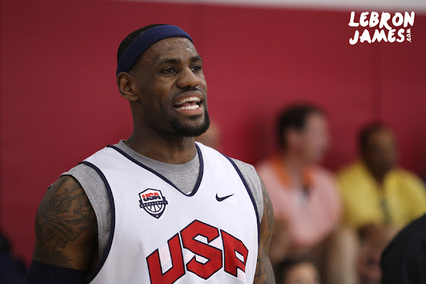 Closer Look at LeBron James8217 Nike Hyperdunk USA Basketball PE