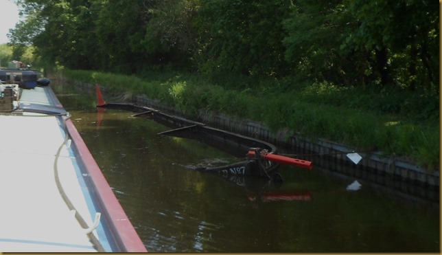 SAM_5721 Another sunken boat