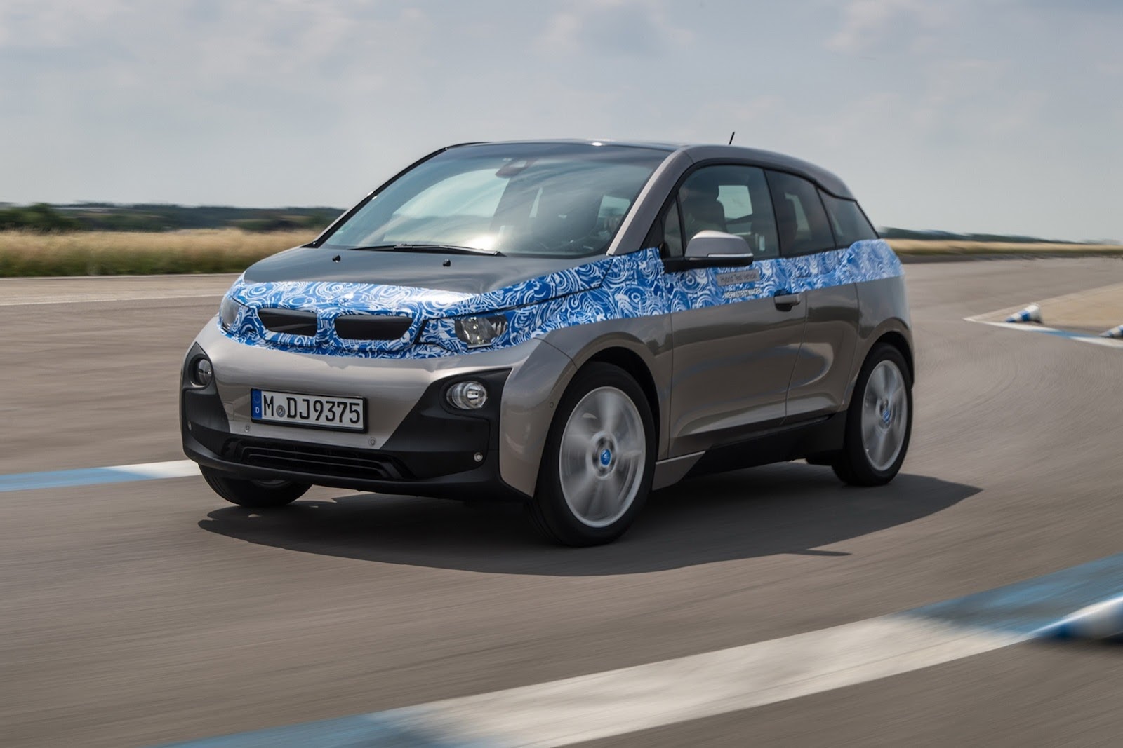 2014-BMW-i3-8%25255B2%25255D.jpg