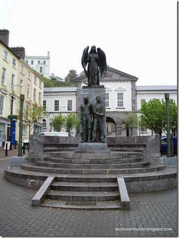 Cobh. Plaza Casament. Memorial al Lusitania - P5050908