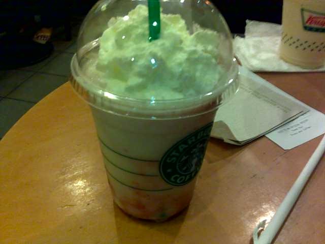 [starbucks%2520soy%2520strawberry%2520frappuccino%252C%2520by%2520240baon%255B3%255D.jpg]