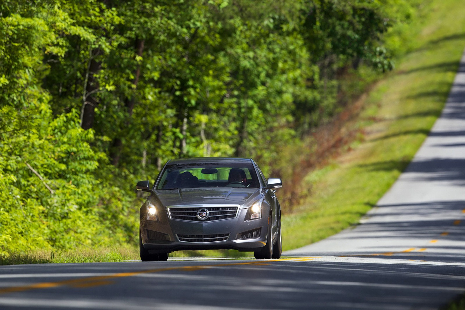 [2013-Cadillac-ATS-13%255B5%255D.jpg]