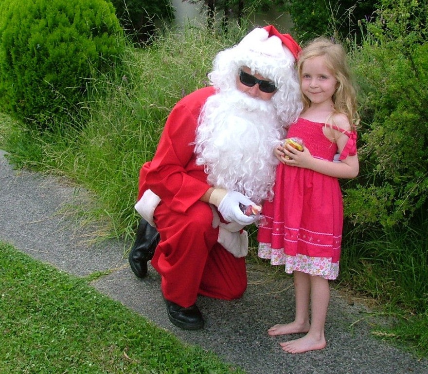 [xmas%2520eve%2520santa%25202%255B3%255D.jpg]