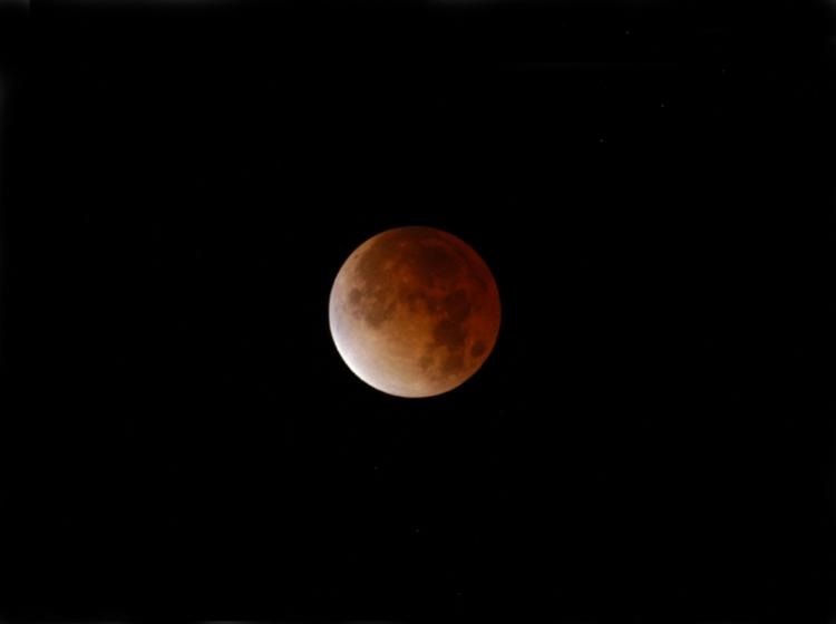 [total-lunar-eclipse2.jpg]