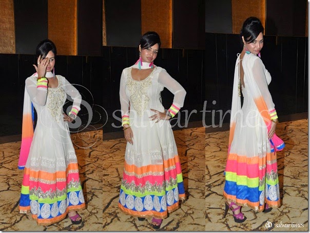 White_Embellished_Full_Sleeves_Salwar_Kameez White_Embellished_Full_Sleeves_Salwar_Kameez