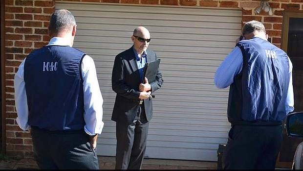 [ICAC%2520officials%2520search%2520Richard%2520Torbay%2527s%2520house%255B4%255D.jpg]