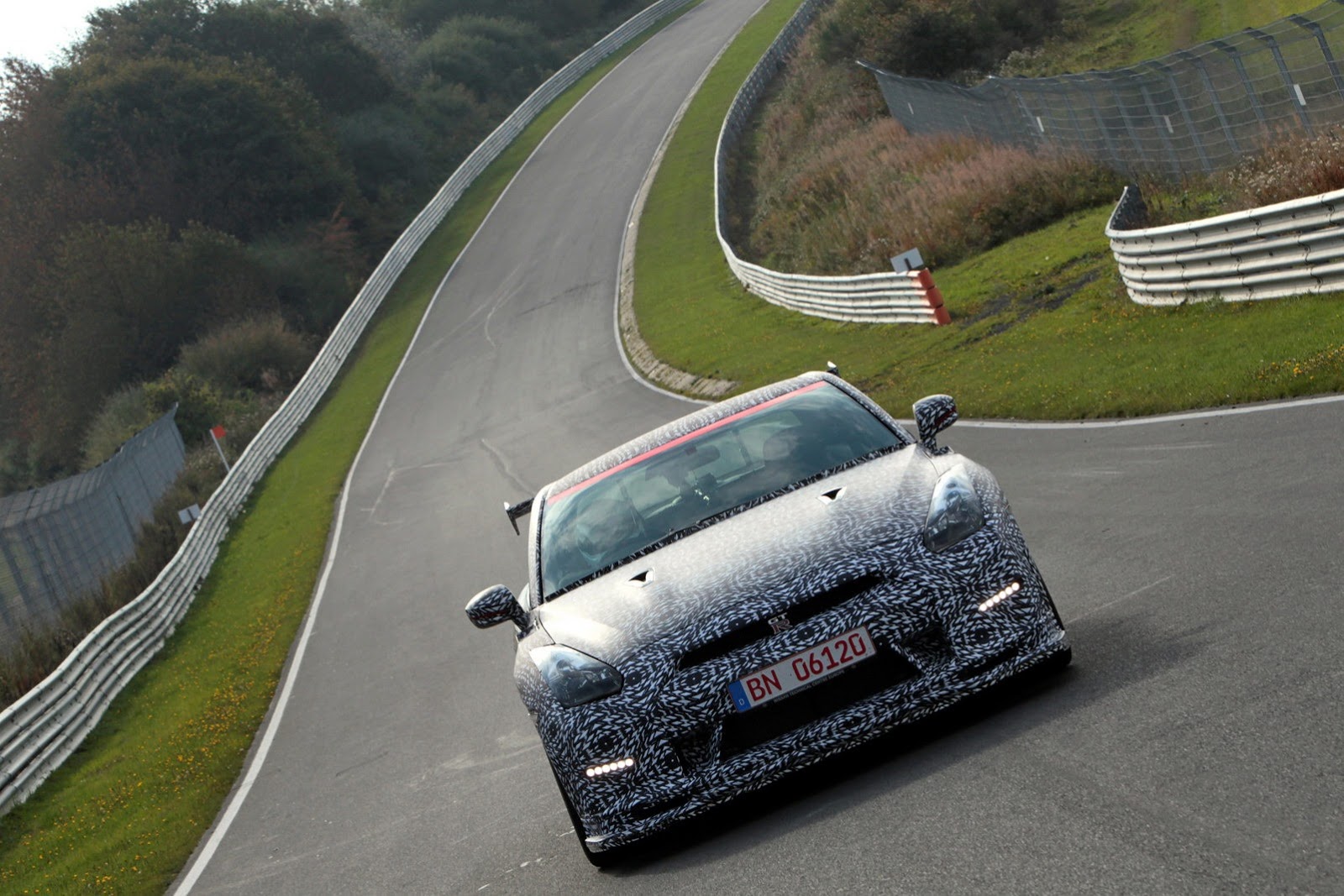 [Nissan-GT-R-Nismo-Nurburgring-12%255B6%255D.jpg]
