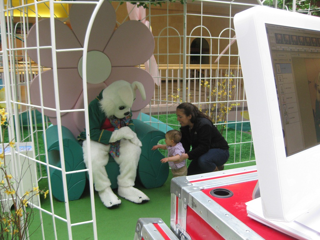 [2012.03.17%2520Swansea%2520Mall-Bunny%2520%25286%2529%255B5%255D.jpg]