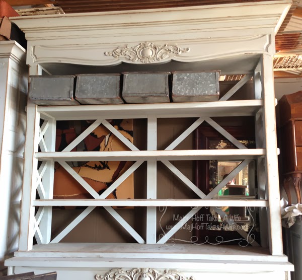 Round-Top-buffet-top-hutch-.jpg Round Top buffet top hutch