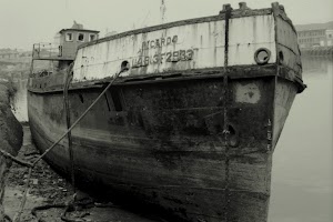 Al final de su vida, con el nombre de RICARDO, que le puso José Maria Acha, estuvo arrumbado unos años en la ria de Bilbao, aguas arriba de Los Mimbres. Foto Juan M. Rekalde