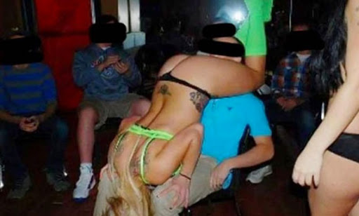 mae stripper filho pode ser presa novo festa Mãe é presa por contratar stripper para aniversário do filho de 16 anos