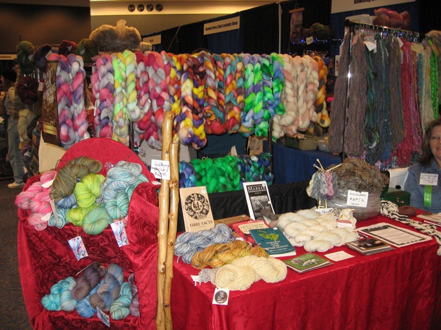 [20111203ARFiberArtsEx445.jpg]
