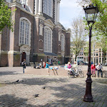 DSC00863.JPG - 31.05.2013.  Amsterdam - Westmarkt; na pierwszym planie Homomonument, w tle Westerkerk