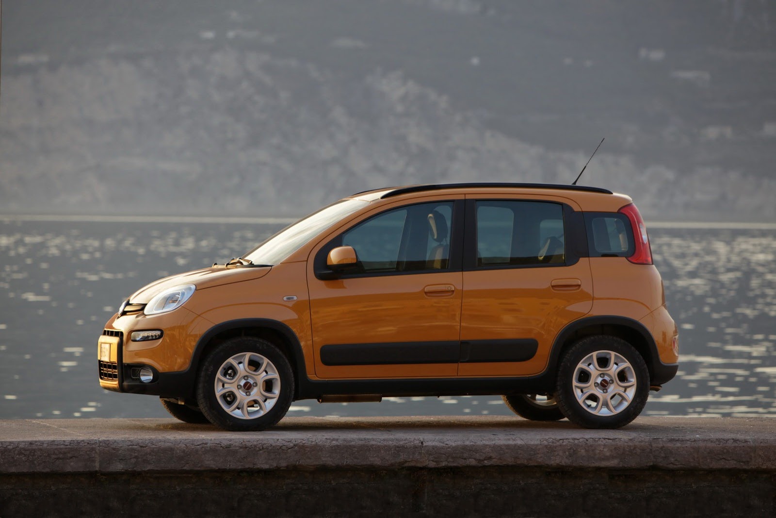 [2013-Fiat-Panda-Trekking-20%255B2%255D.jpg]