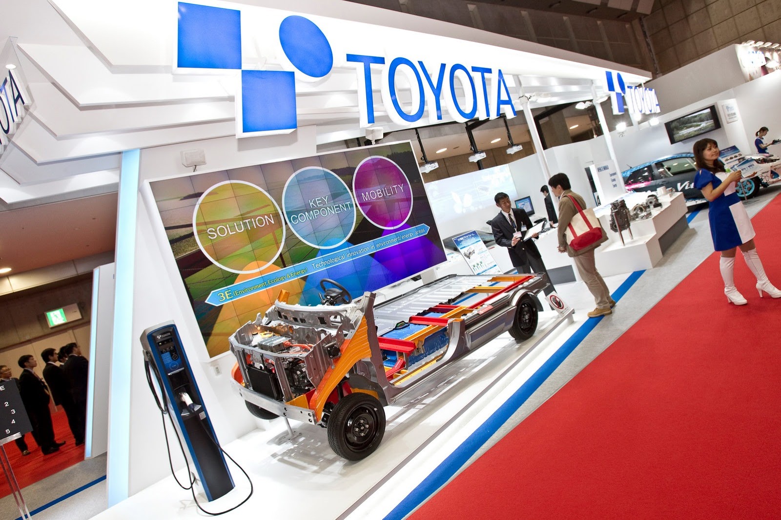 [Tokyo_Motor_Show_2013_-_Toyota_e-stand%255B2%255D.jpg]