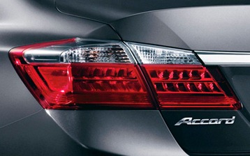 2013-Honda-Accord-Touring-sedan-taillight-closeup-1024x640