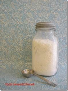 3-Ingredient Laundry Soap with Ivory 023