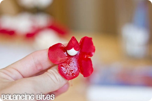 How to make small gumpaste roses (25)