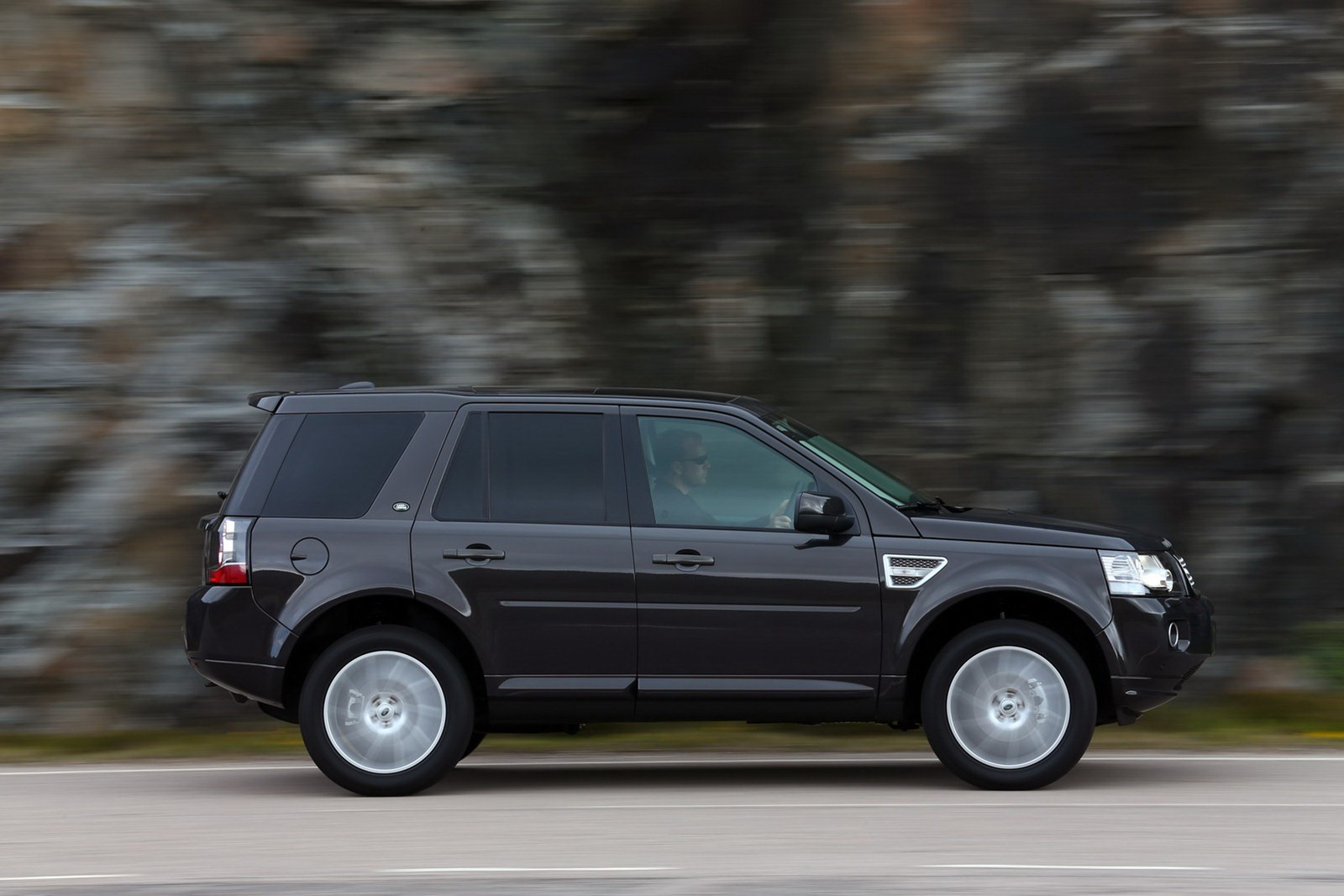 [2013-LR-Freelander-Facelift-9%255B2%255D.jpg]