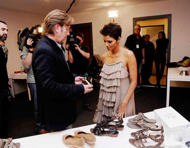 [halle-berry2%255B5%255D.jpg]
