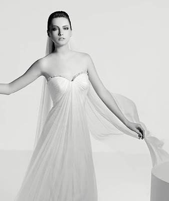 Modelo Verso - Vestidos de novia Avance Manuel Mota 2009