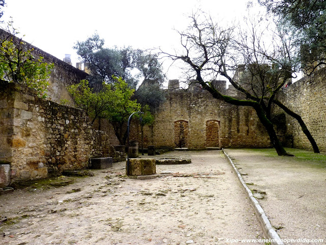 patio-del-castillo.JPG
