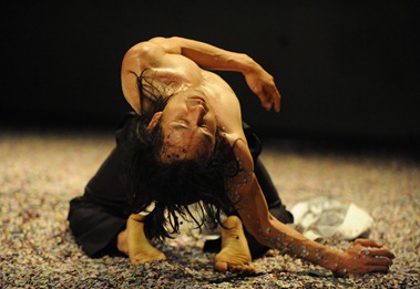 DANCON - Liga cultural de dança<br />Camaleões: Festa contemporânea , Clênio Magalhães + Foto Persona BH<br />©netun lima/Divulgação