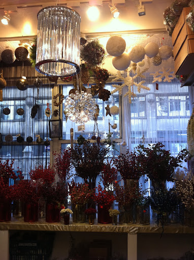 You can find pieces for arrangements in the shop.