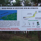 Jedna z tablic zaraz po lewej stronie.