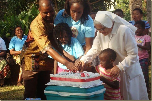 Bolo oferecido pelo núcleo às crianças