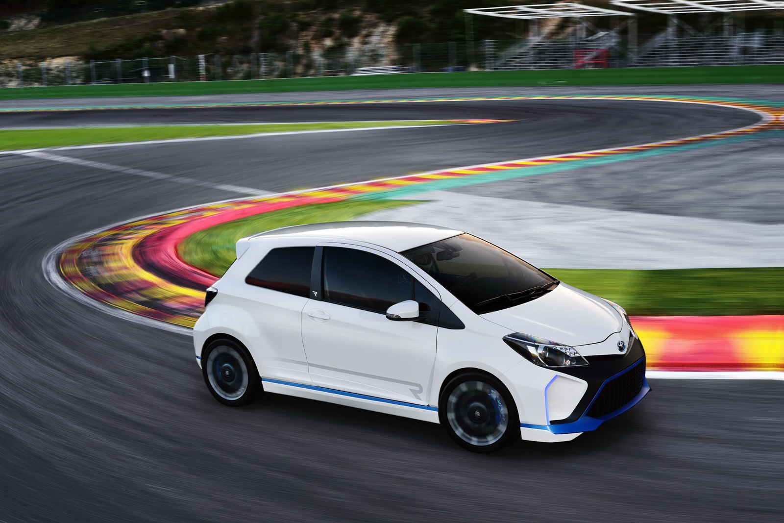 [Toyota-Yaris-Hybrid-R-Concept-4%255B2%255D.jpg]